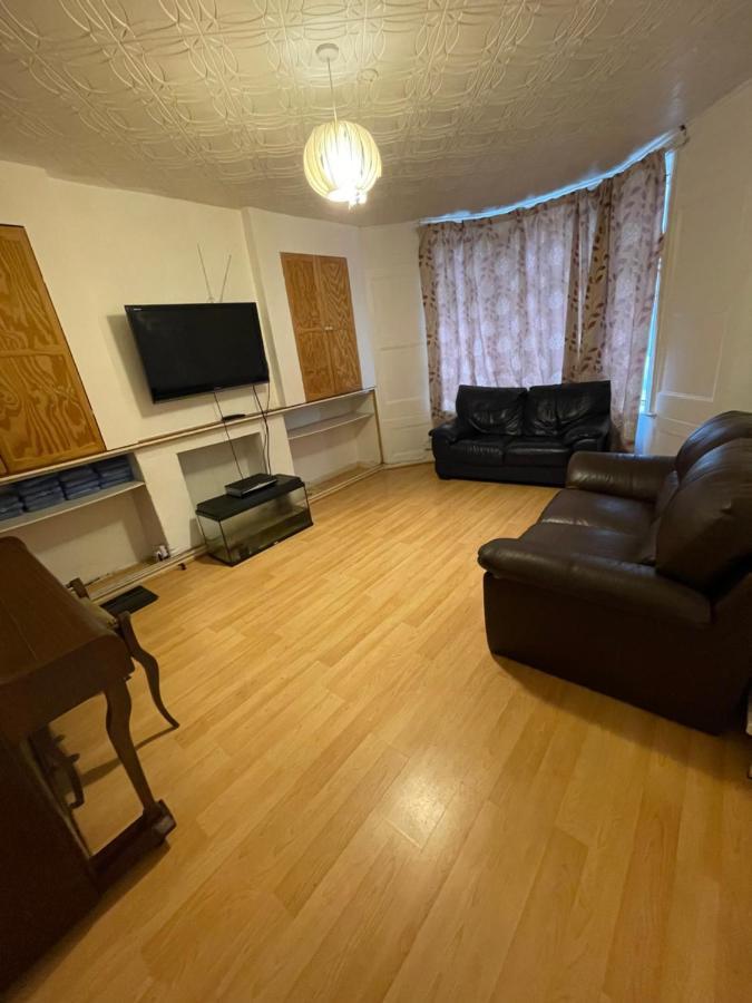 Elmdene Road - Large Room Лондон Екстериор снимка