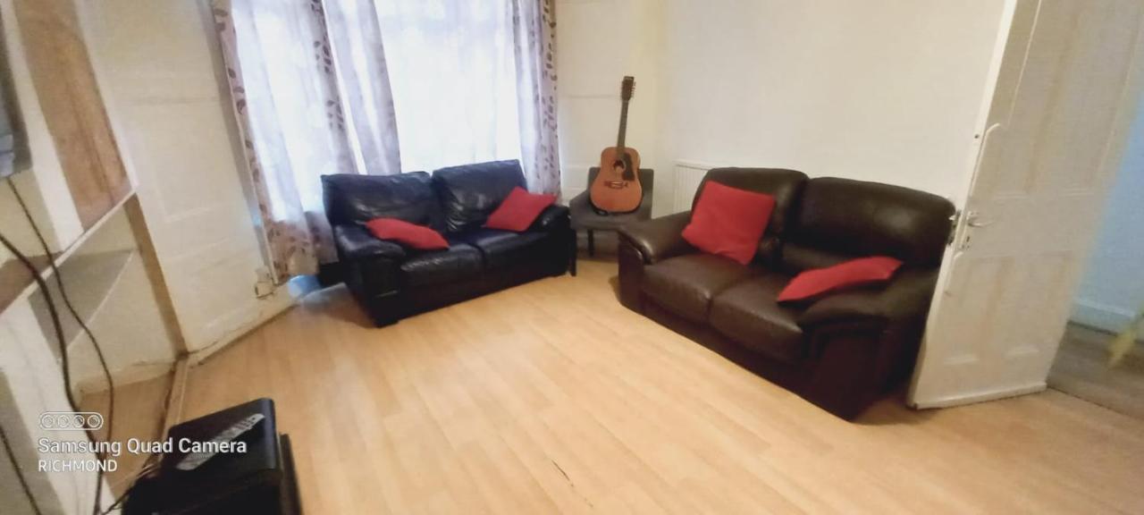 Elmdene Road - Large Room Лондон Екстериор снимка